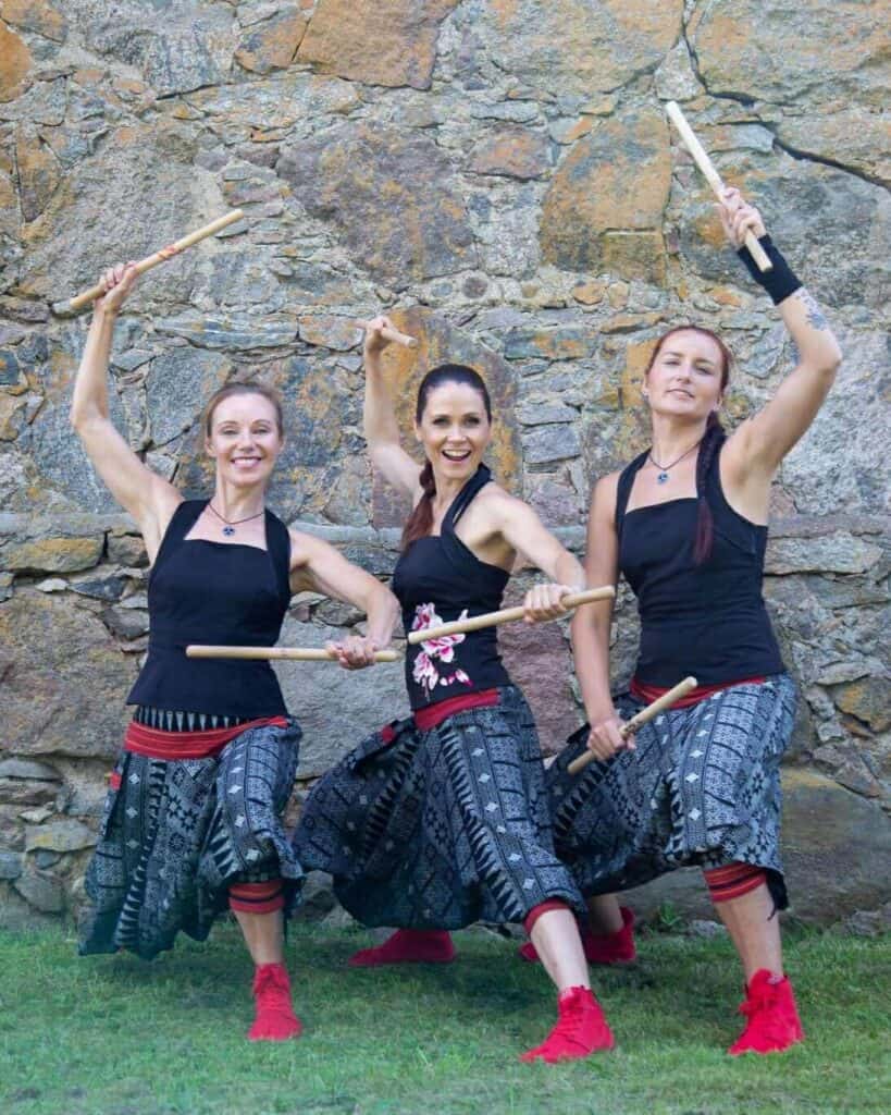 Taiko-esinejad koolituse teemaga seotud fotol