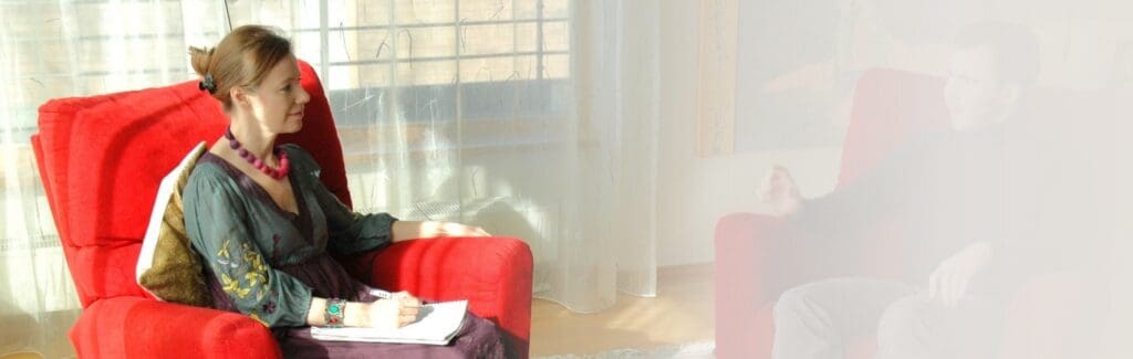 Katrin Saali Saul in conversation with a client